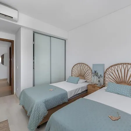 Apartment Pool & Close To - Parking, Ac & Wifi