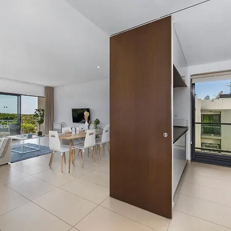 Pool & Close To - Parking, Ac & Wifi Quarteira