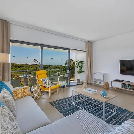 Pool & Close To - Parking, Ac & Wifi Apartment *