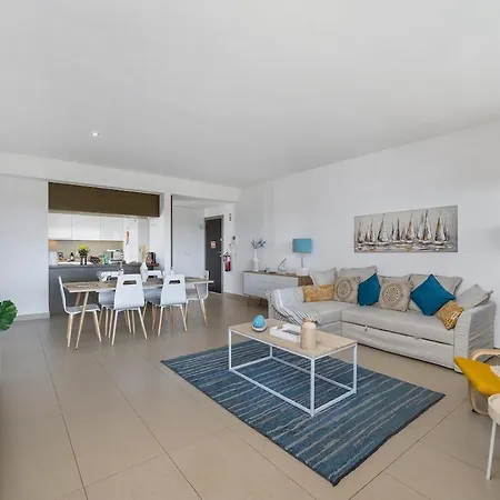 Pool & Close To - Parking, Ac & Wifi