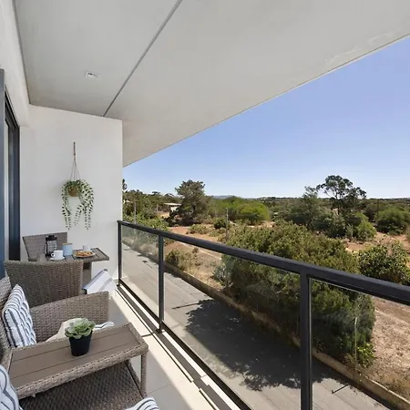 Pool & Close To - Parking, Ac & Wifi Appartamento