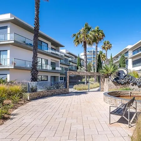 Pool & Close To - Parking, Ac & Wifi Apartment *