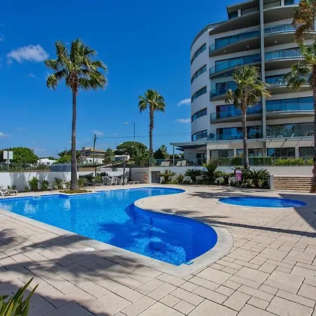 Pool & Close To - Parking, Ac & Wifi Apartment *