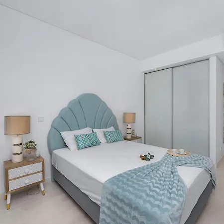 Pool & Close To - Parking, Ac & Wifi