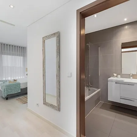 Pool & Close To - Parking, Ac & Wifi Apartment Quarteira