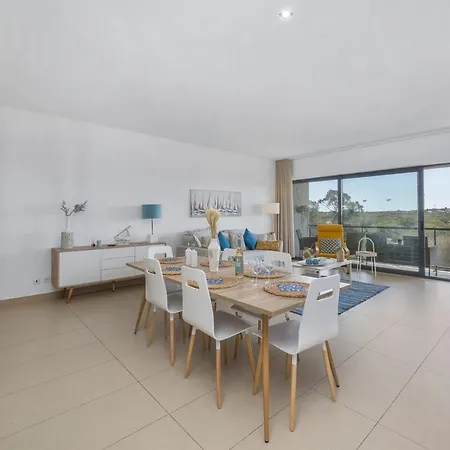 Apartment Pool & Close To - Parking, Ac & Wifi *